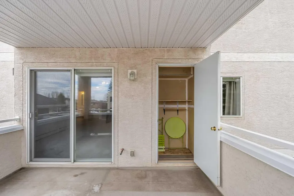 26 Country Hills View NW Calgary AB T3K 5G2