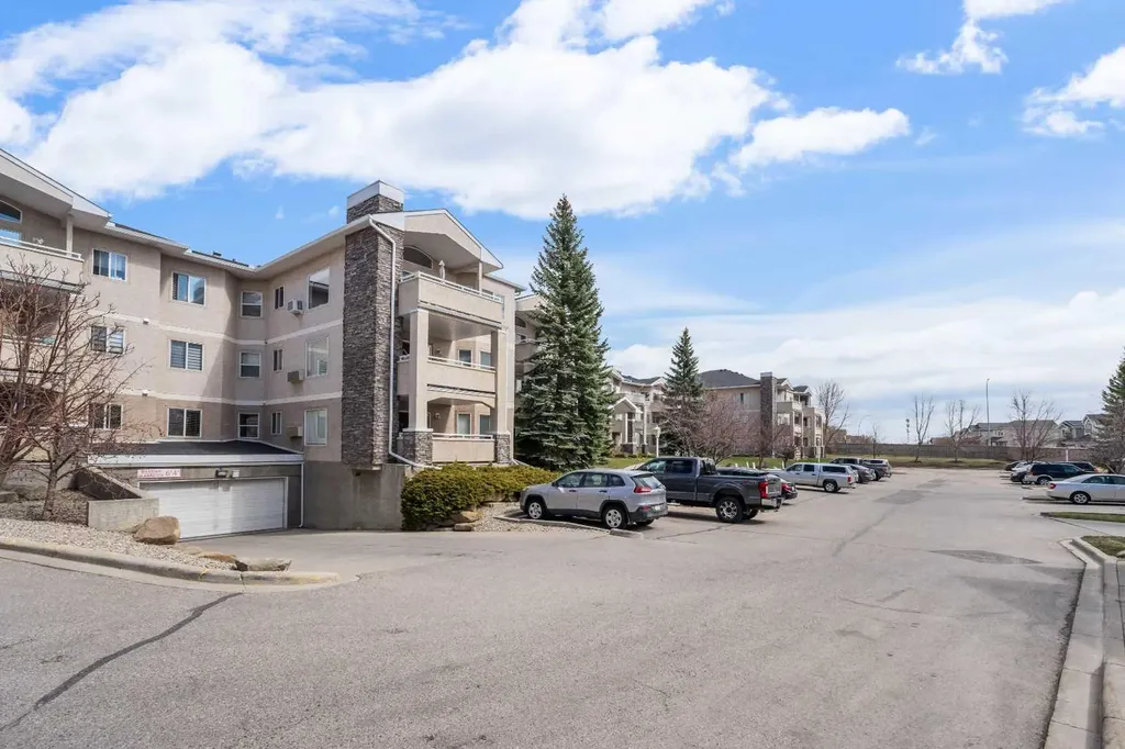 26 Country Hills View NW Calgary AB T3K 5G2