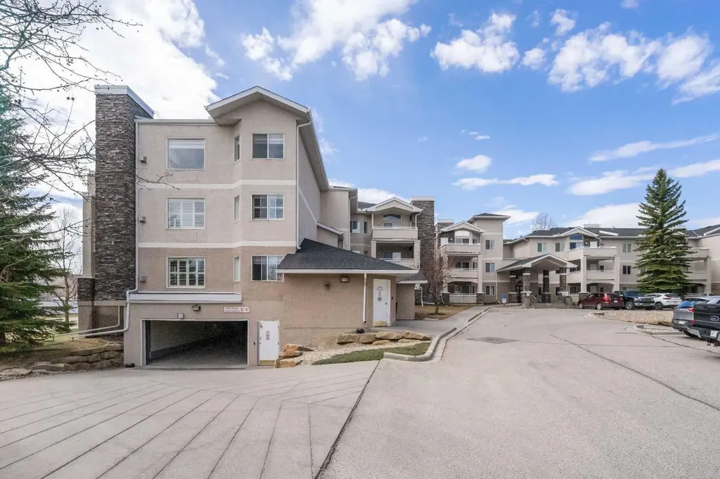 26 Country Hills View NW Calgary AB T3K 5G2