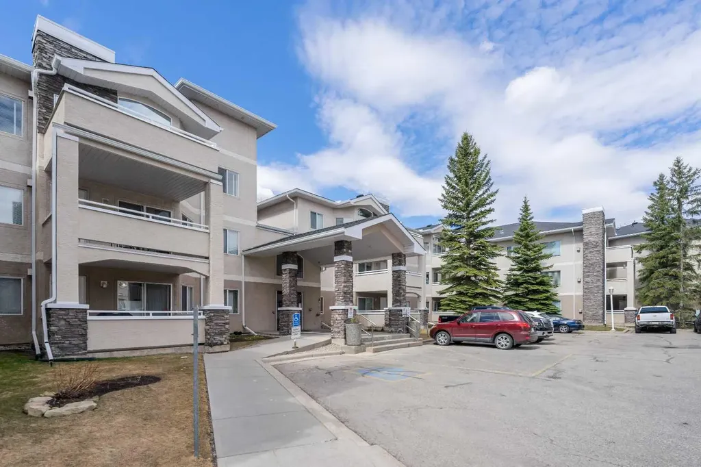 26 Country Hills View NW Calgary AB T3K 5G2