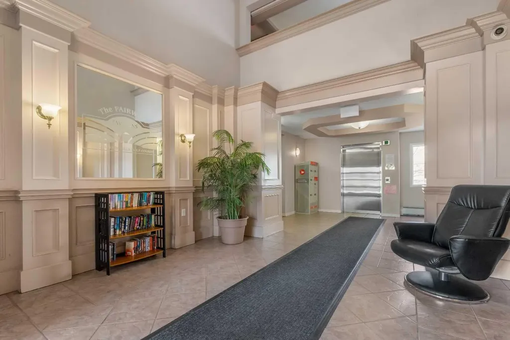 26 Country Hills View NW Calgary AB T3K 5G2