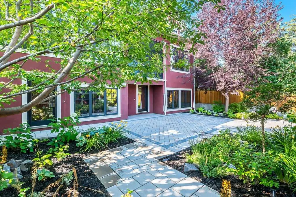 650 29 Avenue NW Calgary AB T2M 2M7