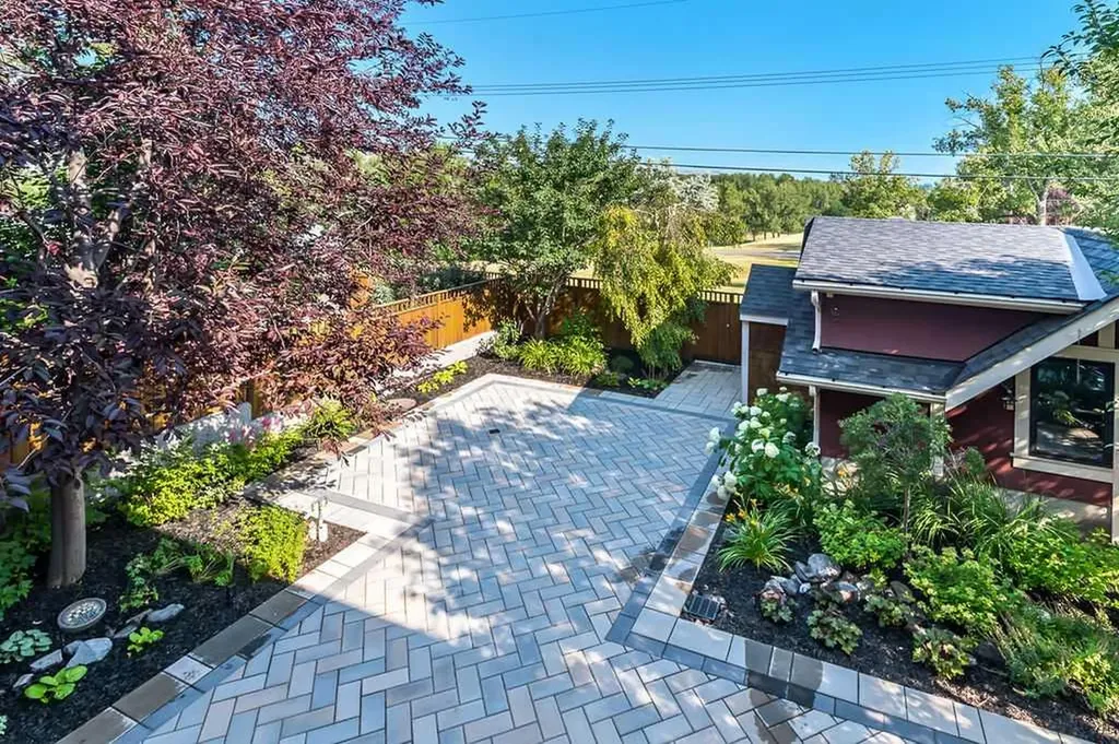 650 29 Avenue NW Calgary AB T2M 2M7