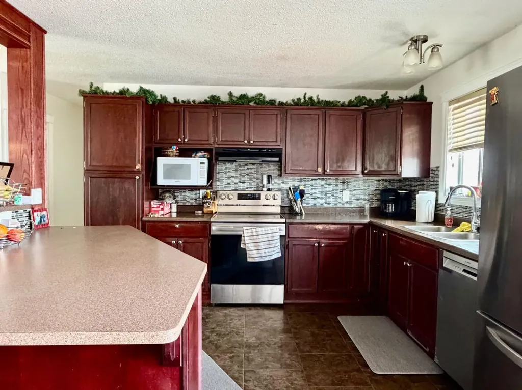 1024 10a Avenue SE Slave Lake AB T0G2A3