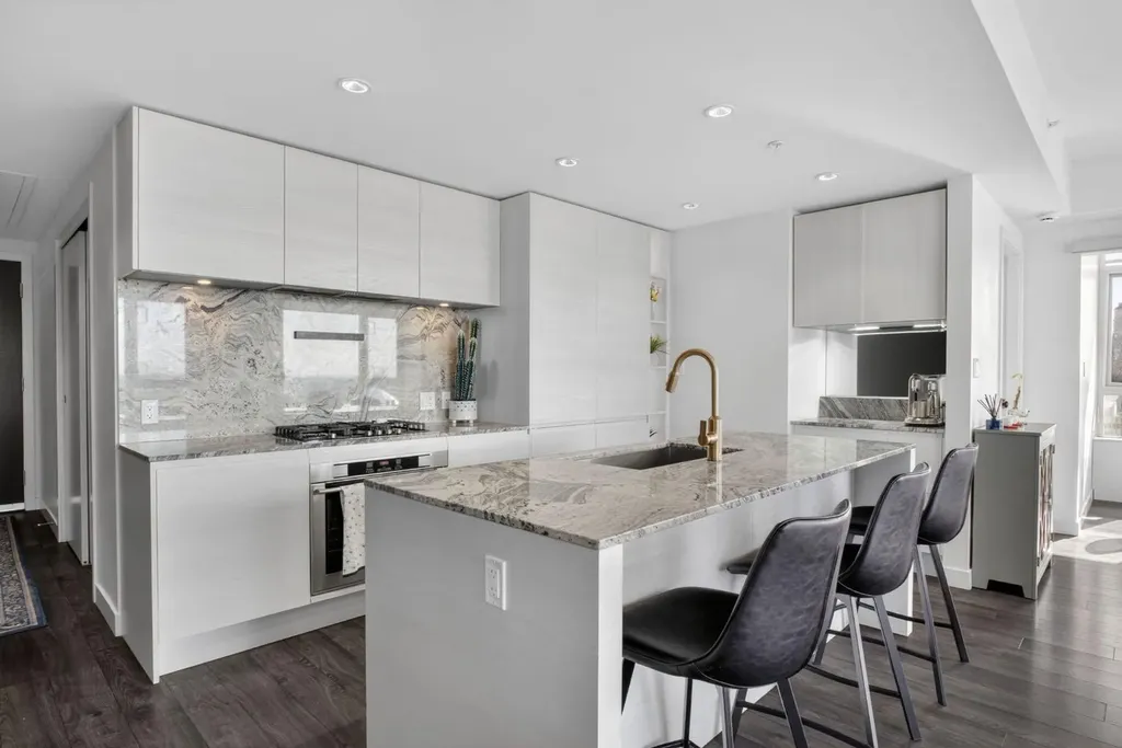 310 12 Avenue SW Calgary AB T2R1B5