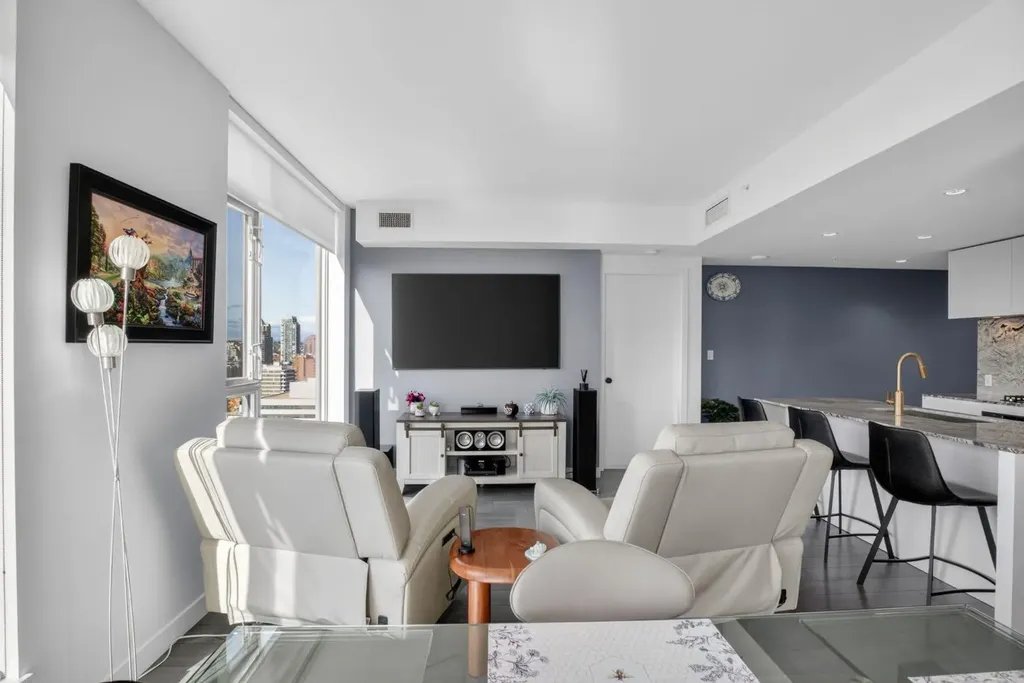 310 12 Avenue SW Calgary AB T2R1B5