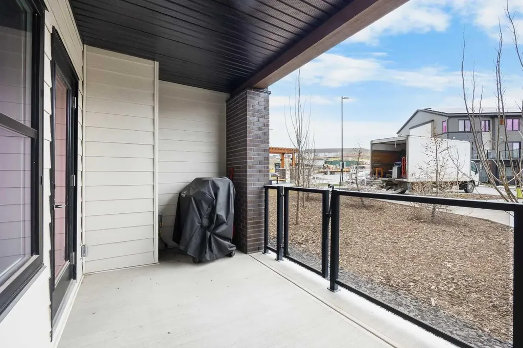 81 Arbour Lake View NW Calgary AB T3G 0H4