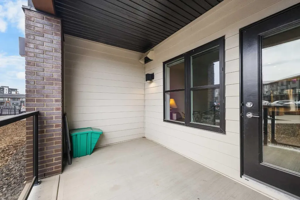81 Arbour Lake View NW Calgary AB T3G 0H4