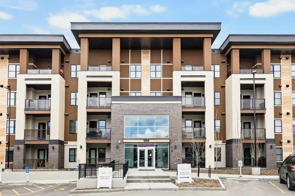81 Arbour Lake View NW Calgary AB T3G 0H4