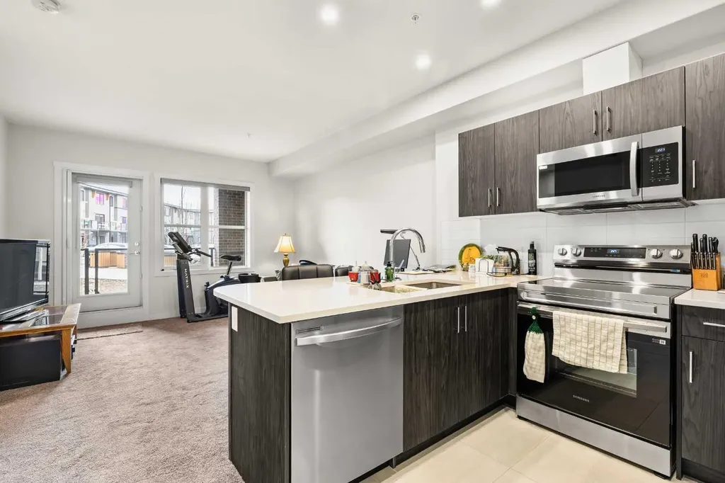 81 Arbour Lake View NW Calgary AB T3G 0H4