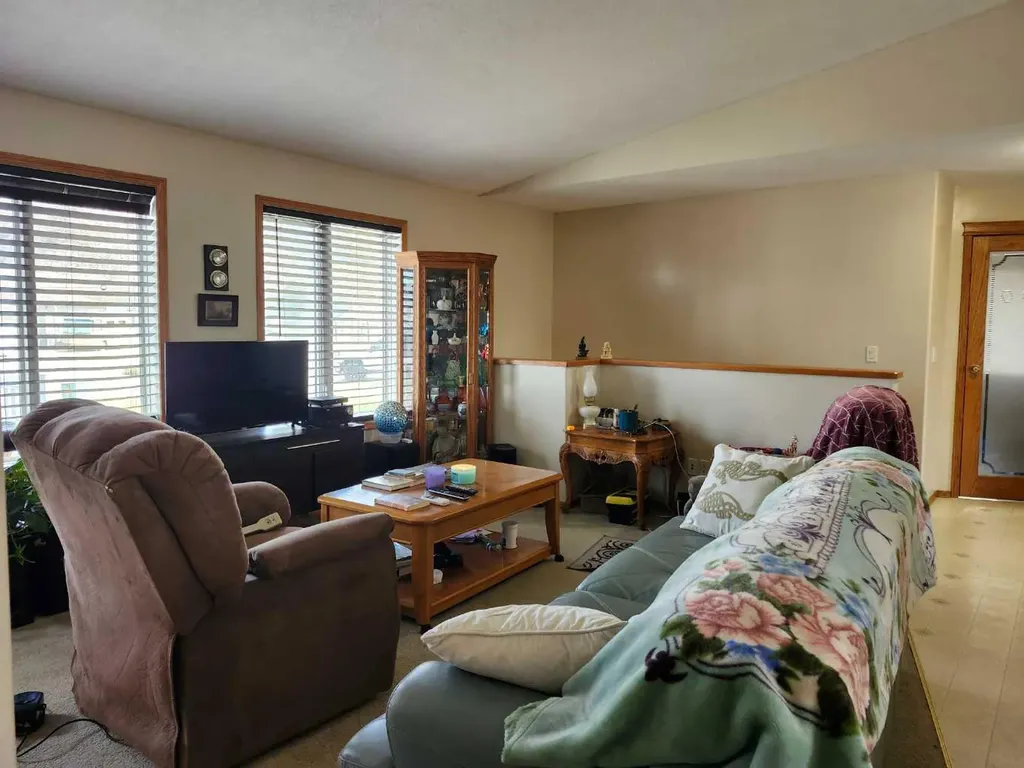242 Mcnab Close Drumheller AB T0J0Y0