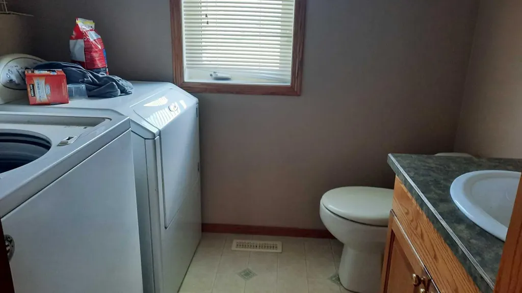 242 Mcnab Close Drumheller AB T0J0Y0