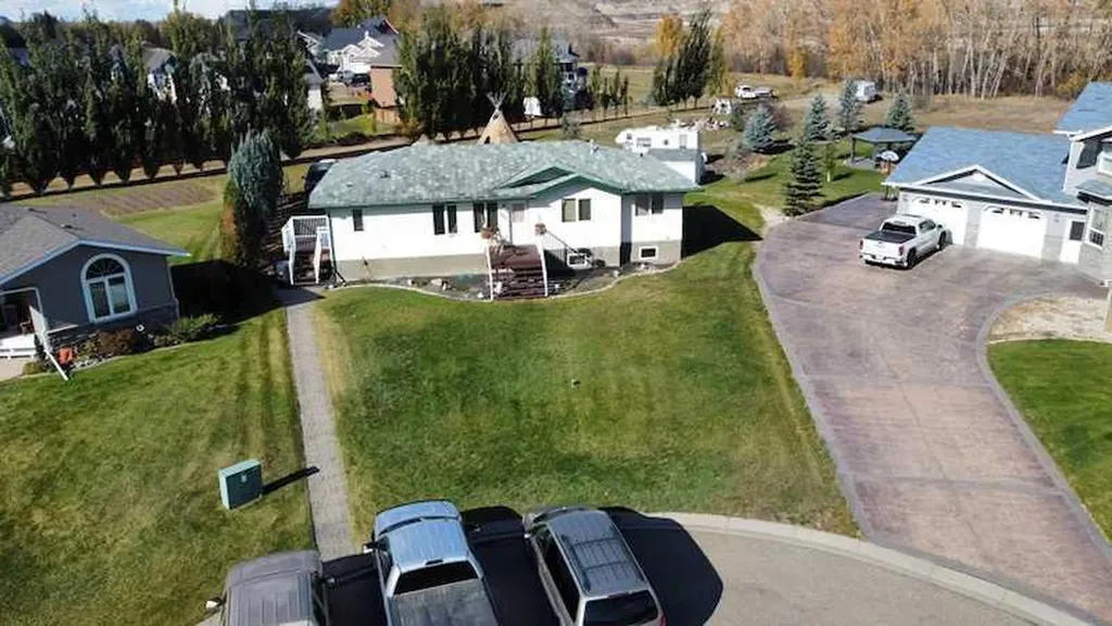 242 Mcnab Close Drumheller AB T0J0Y0