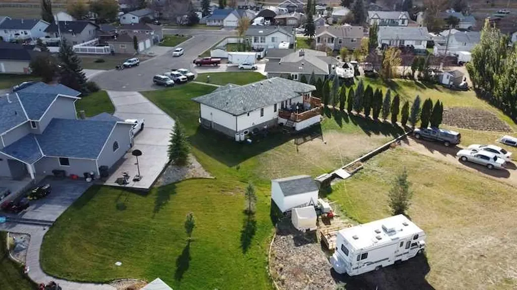 242 Mcnab Close Drumheller AB T0J0Y0
