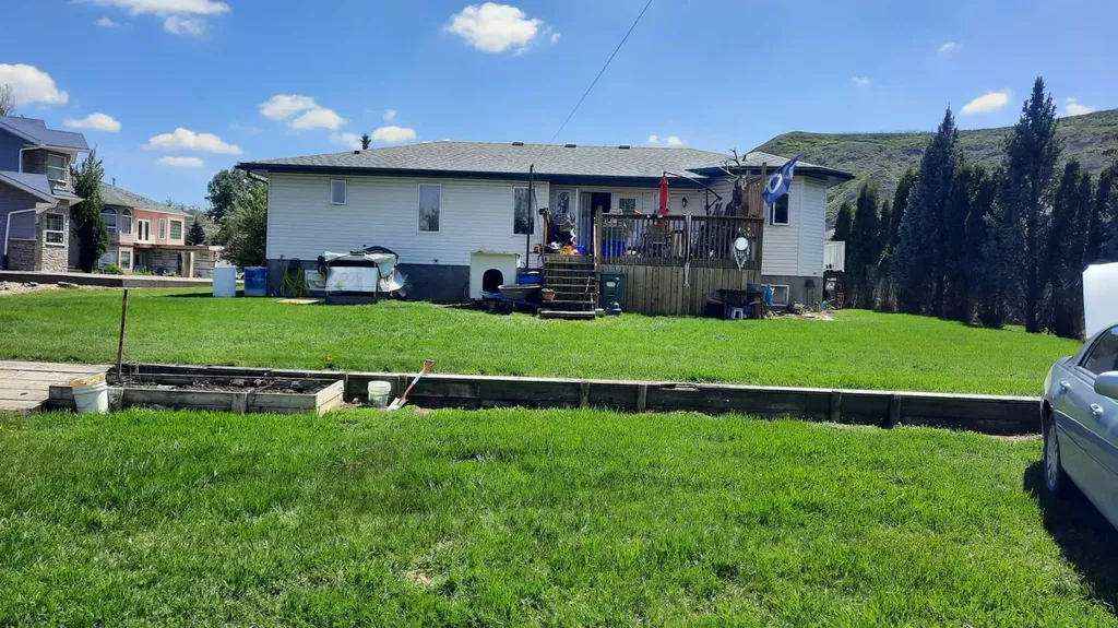 242 Mcnab Close Drumheller AB T0J0Y0