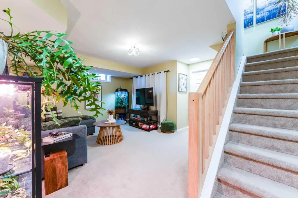 217 Martin Crossing Way NE Calgary AB T3J 3V4
