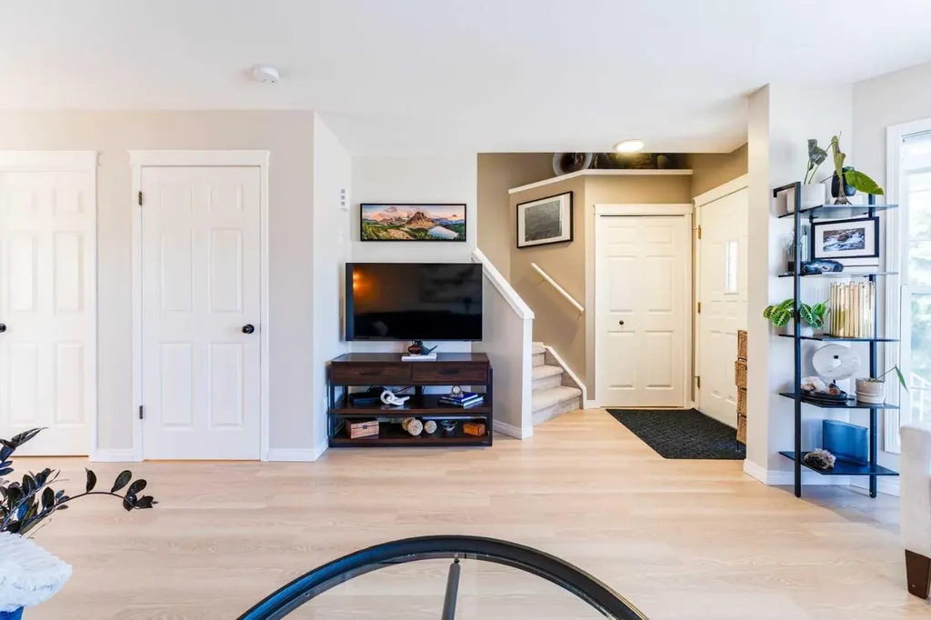 217 Martin Crossing Way NE Calgary AB T3J 3V4
