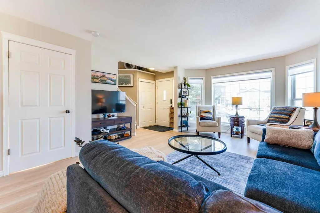217 Martin Crossing Way NE Calgary AB T3J 3V4