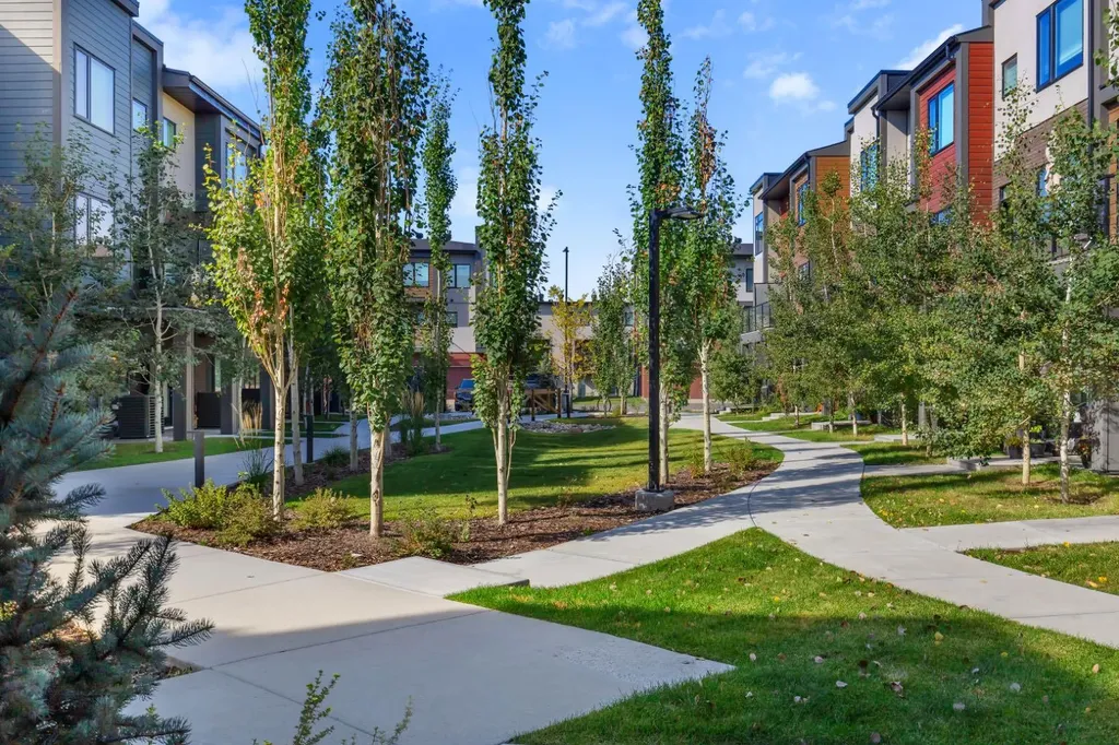 213 Greenbriar Common Calgary AB T3B 6J3