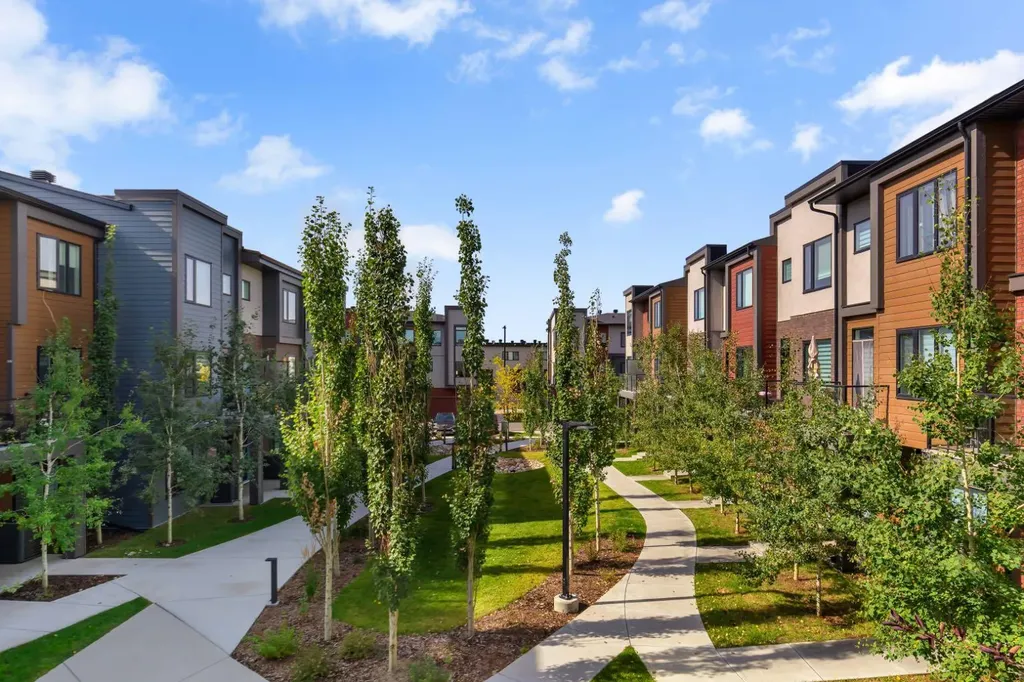 213 Greenbriar Common Calgary AB T3B 6J3