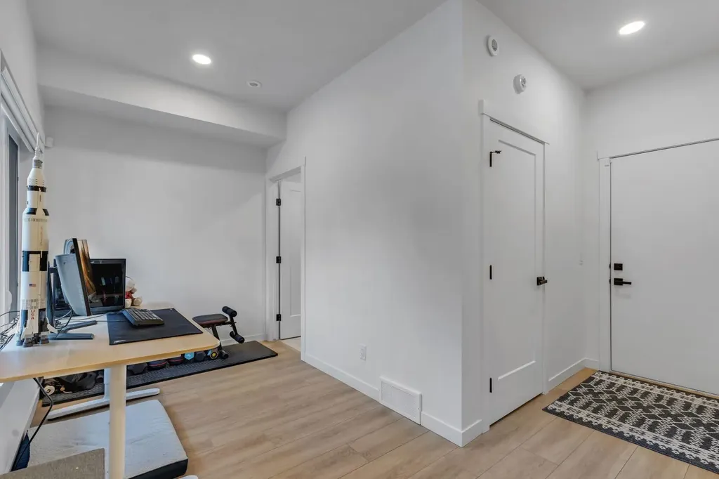 213 Greenbriar Common Calgary AB T3B 6J3