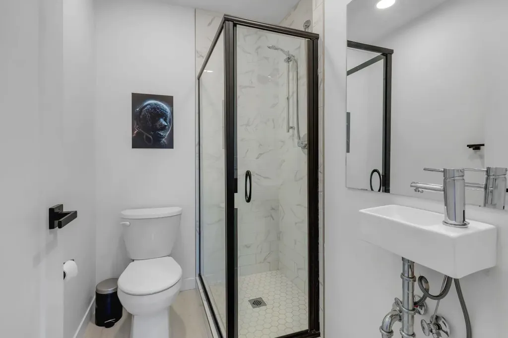213 Greenbriar Common Calgary AB T3B 6J3