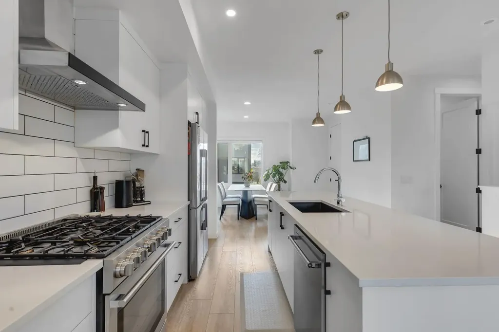 213 Greenbriar Common Calgary AB T3B 6J3