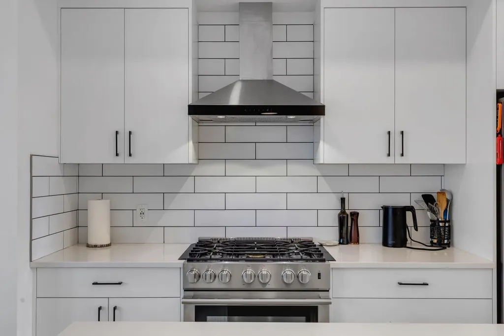 213 Greenbriar Common Calgary AB T3B 6J3