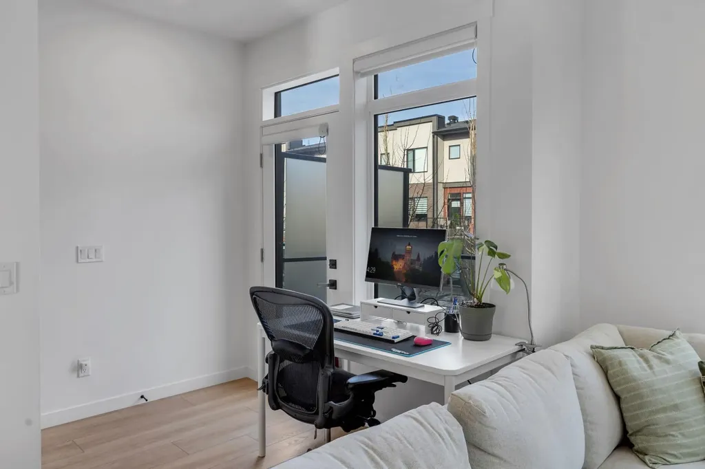 213 Greenbriar Common Calgary AB T3B 6J3