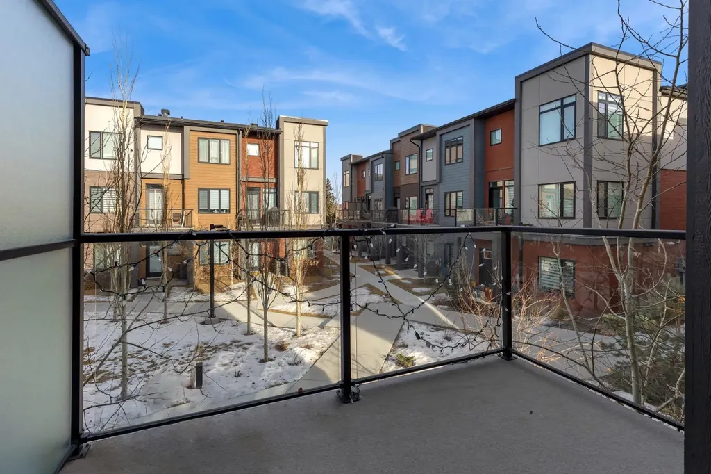 213 Greenbriar Common Calgary AB T3B 6J3