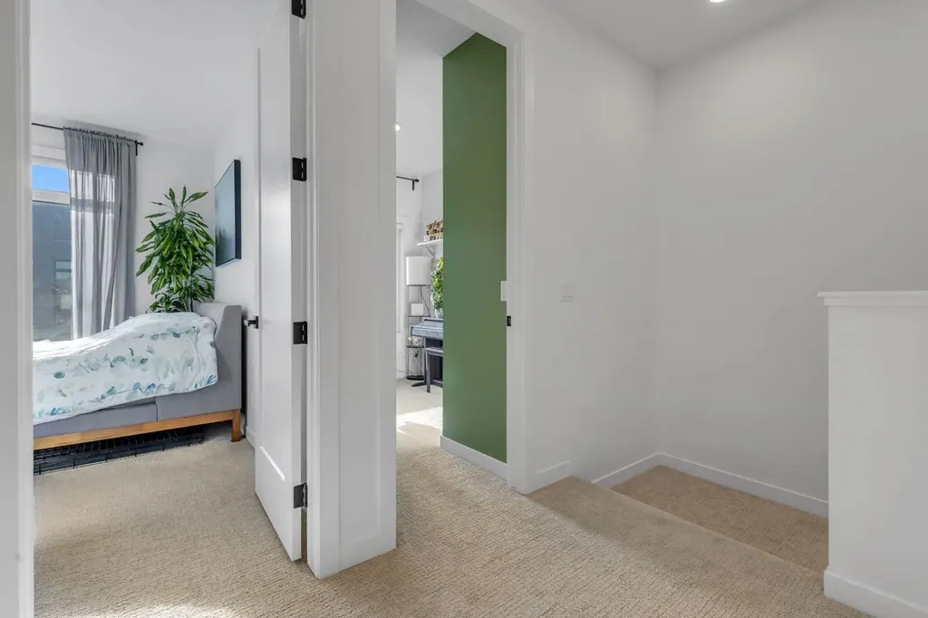 213 Greenbriar Common Calgary AB T3B 6J3