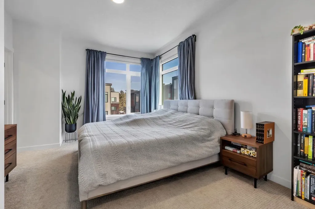 213 Greenbriar Common Calgary AB T3B 6J3