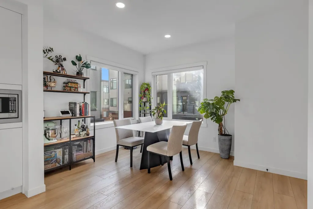 213 Greenbriar Common Calgary AB T3B 6J3