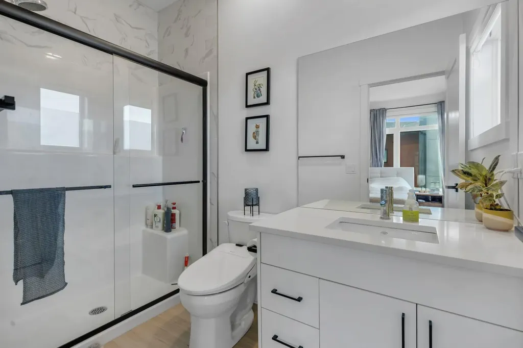 213 Greenbriar Common Calgary AB T3B 6J3