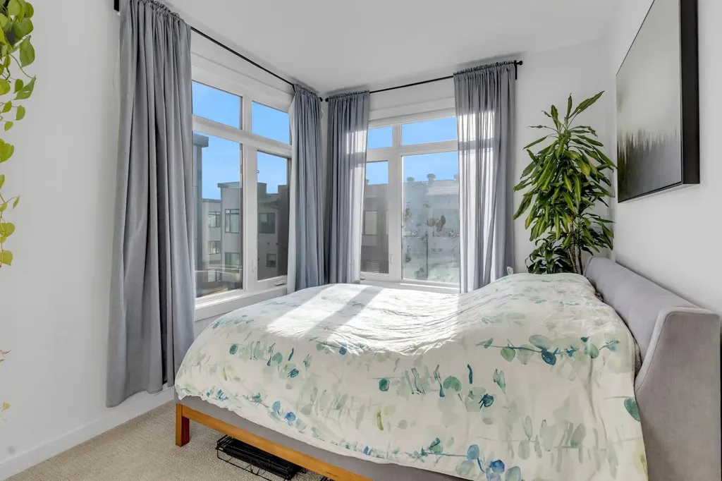 213 Greenbriar Common Calgary AB T3B 6J3