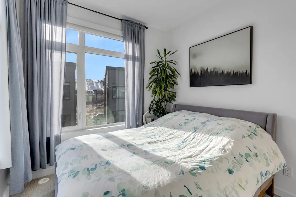 213 Greenbriar Common Calgary AB T3B 6J3