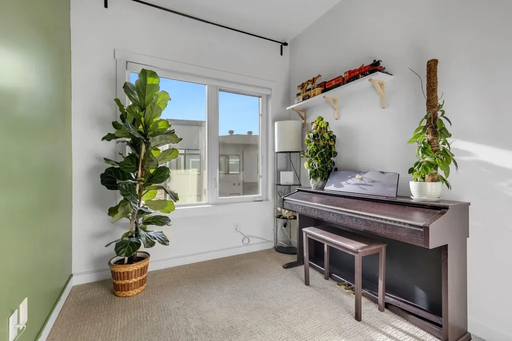 213 Greenbriar Common Calgary AB T3B 6J3