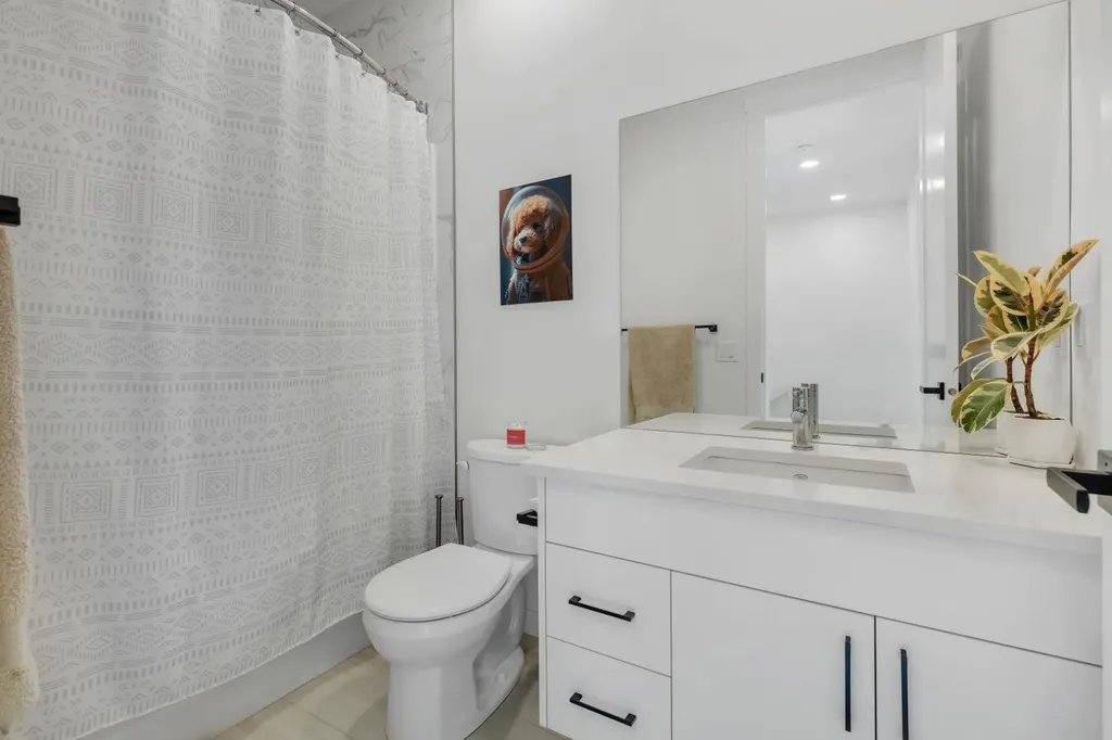 213 Greenbriar Common Calgary AB T3B 6J3