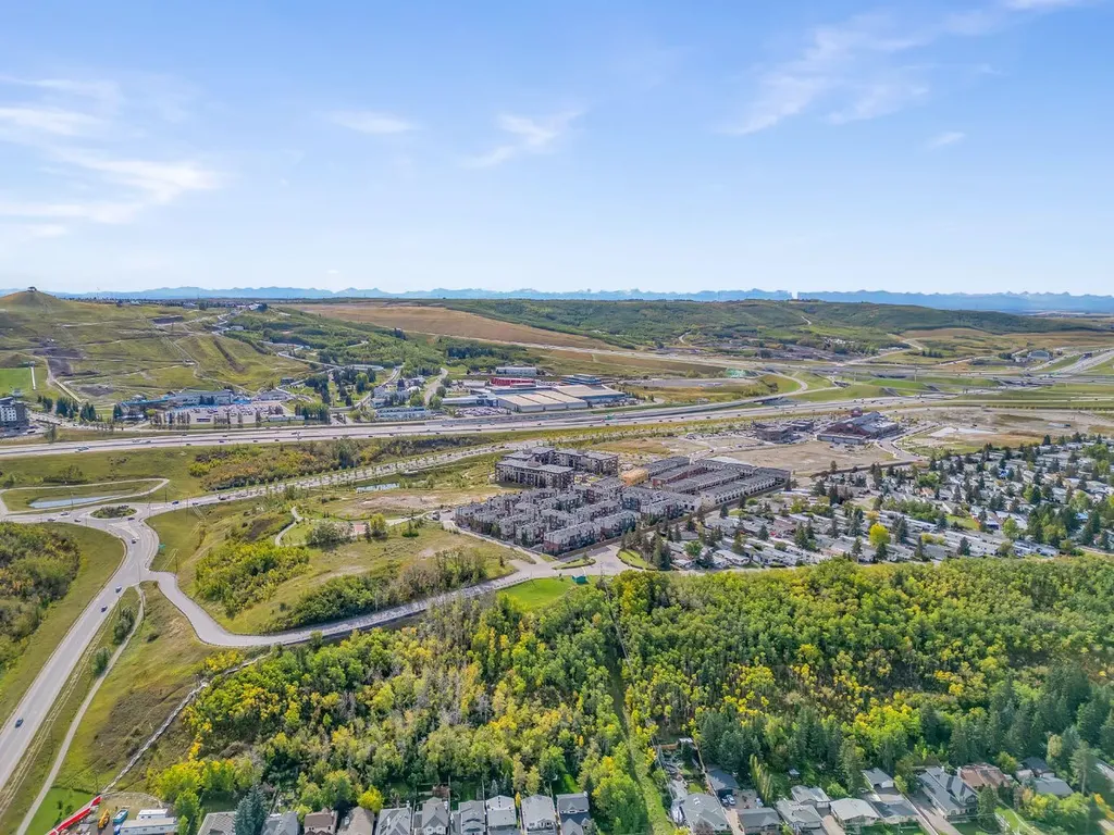 213 Greenbriar Common Calgary AB T3B 6J3