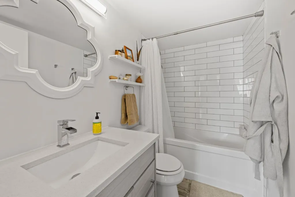 2909 17 Avenue SW Calgary AB T3E 0B1