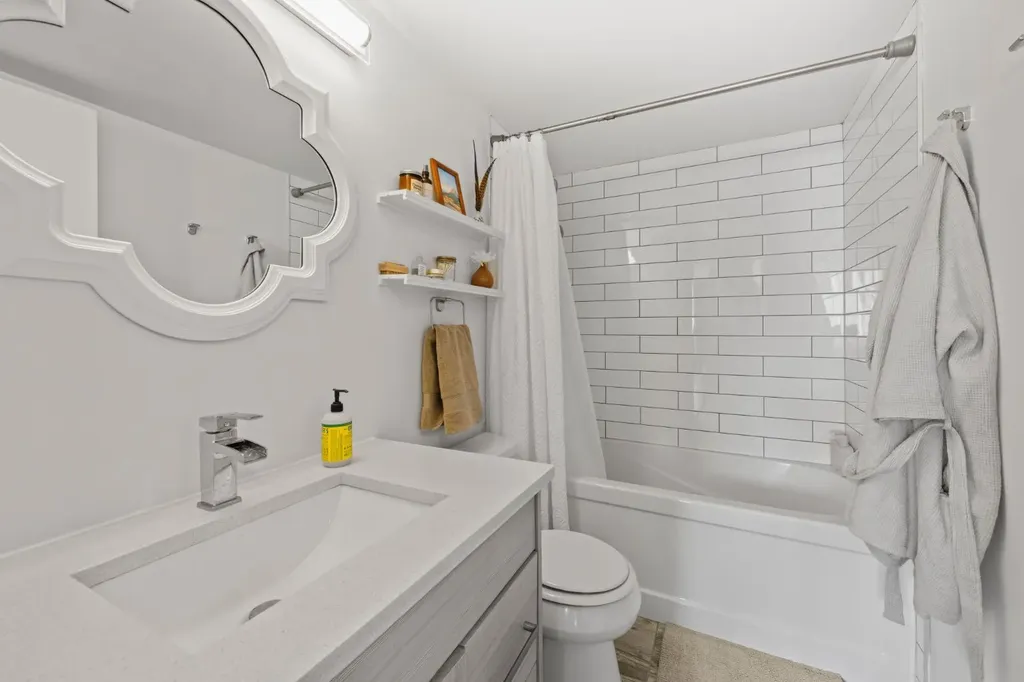 2909 17 Avenue SW Calgary AB T3E 0B1