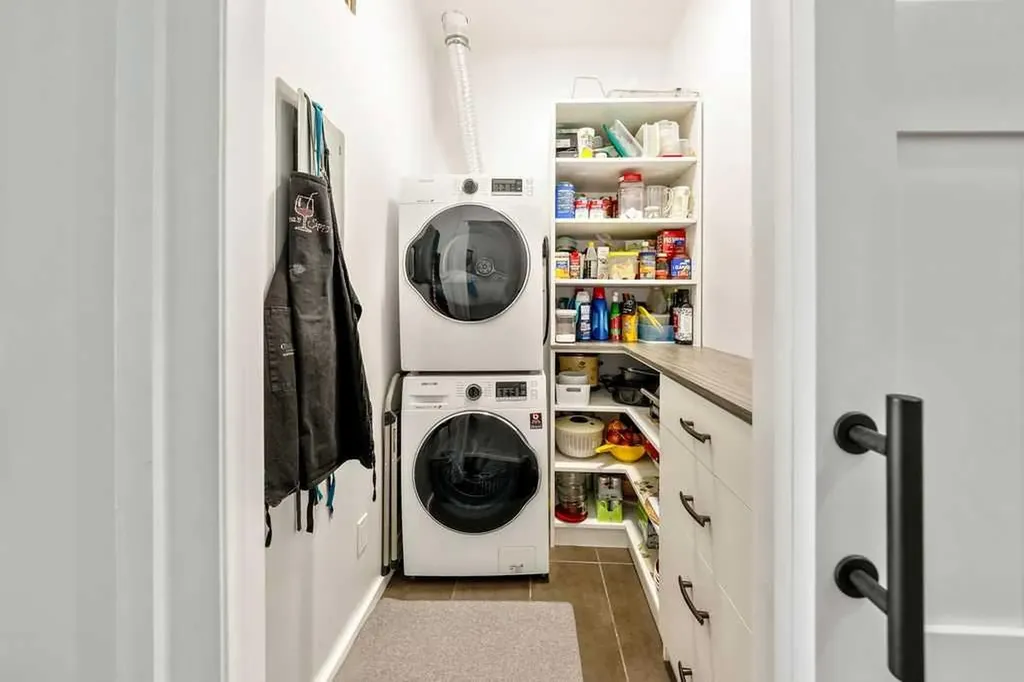 414 Meredith Road NE Calgary AB T2E 5A6