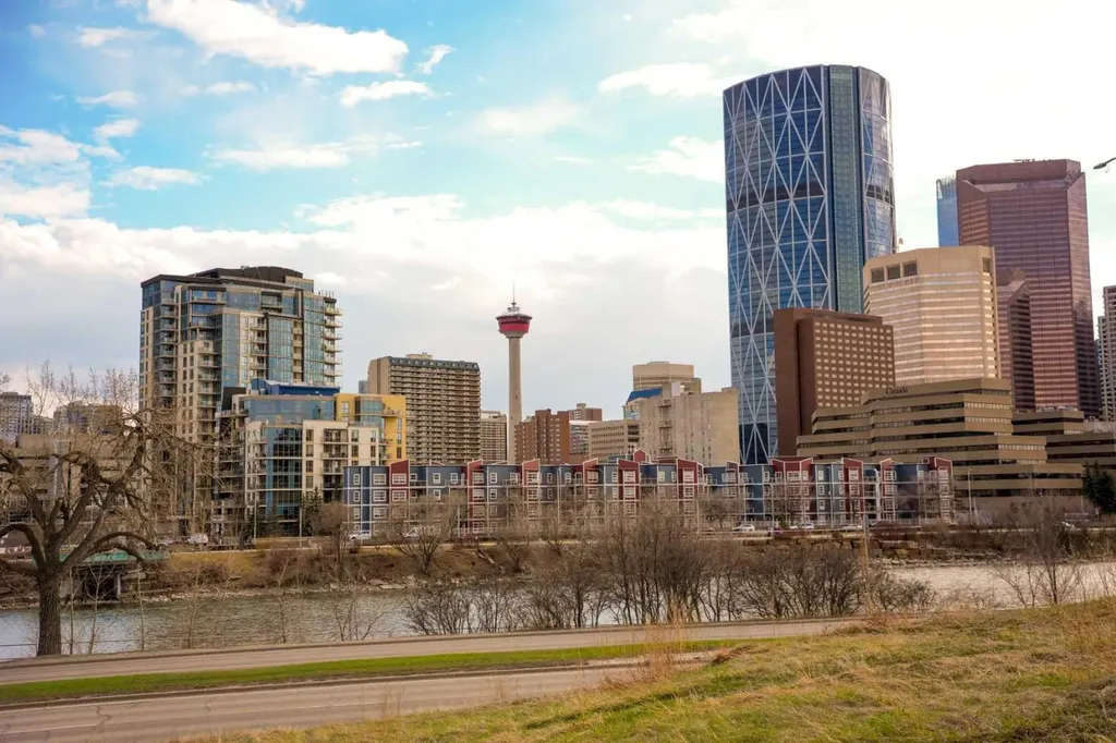 414 Meredith Road NE Calgary AB T2E 5A6
