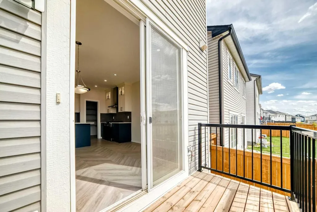 641 Windrow Manor SW Airdrie AB T4B 5H5