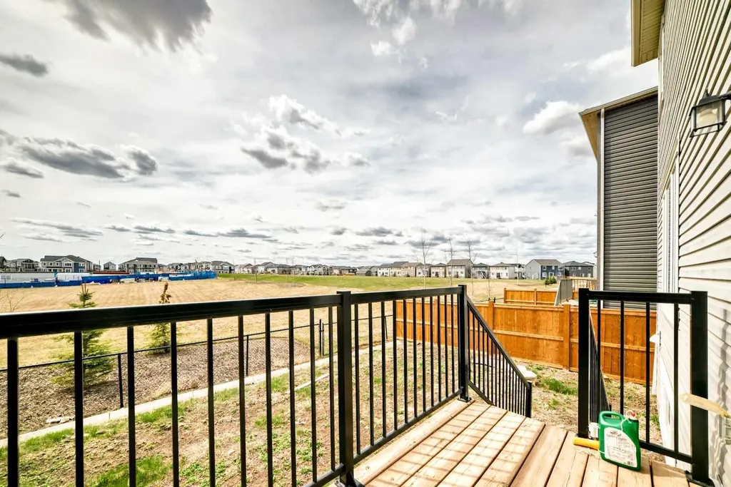641 Windrow Manor SW Airdrie AB T4B 5H5