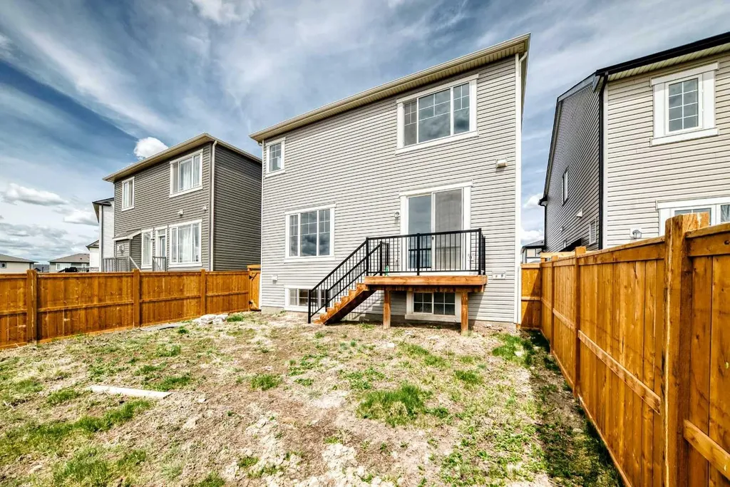 641 Windrow Manor SW Airdrie AB T4B 5H5