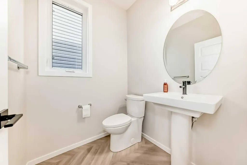 641 Windrow Manor SW Airdrie AB T4B 5H5