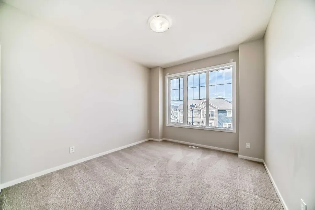 641 Windrow Manor SW Airdrie AB T4B 5H5