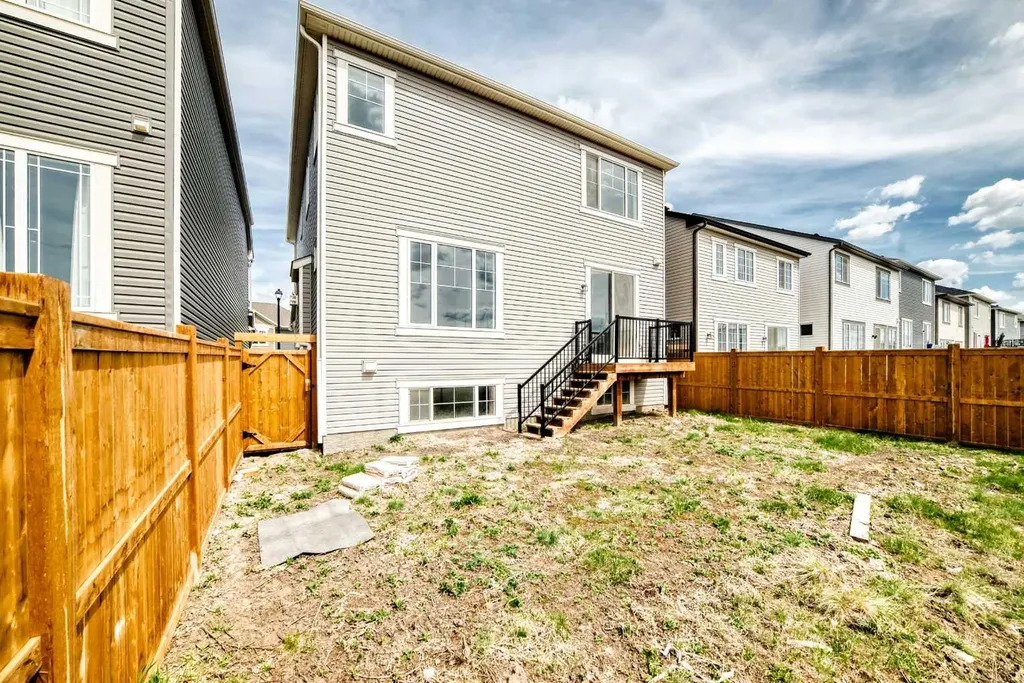 641 Windrow Manor SW Airdrie AB T4B 5H5