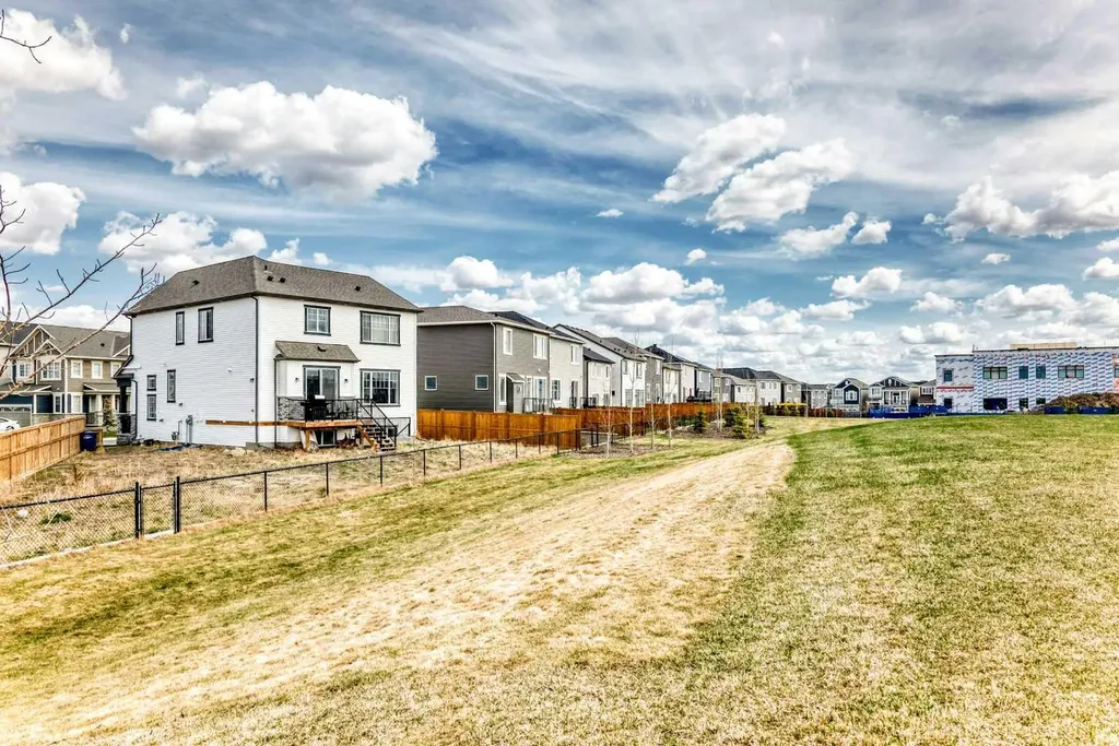 641 Windrow Manor SW Airdrie AB T4B 5H5